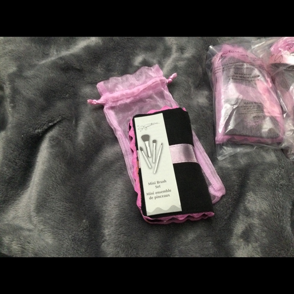 Brand new travel size make up brushes